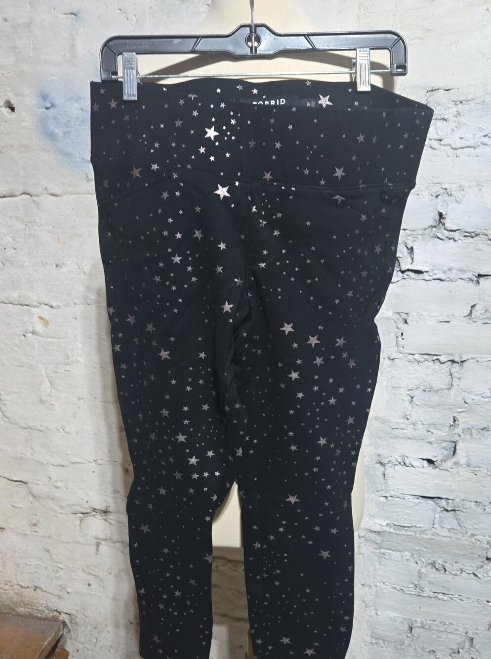 TORRID SIZE 0 Women's Black Star-Print Stretch Capri PIXIE Leggins With Pocket.
